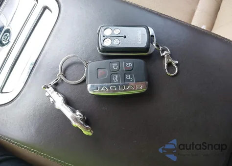 2011 Jaguar Xj Xjl z USA, uszkodzony, nr VIN SAJWA2GB2BLV01887